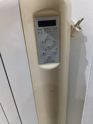 Radiador Eléctrico Beige y Blanco