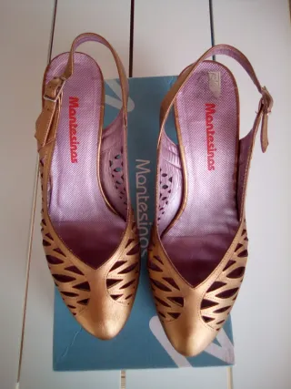 Zapatos Montesinos dorados talla 37