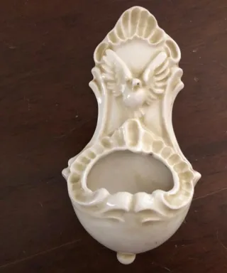 Acquasantiera in ceramica con colomba Capodimonte