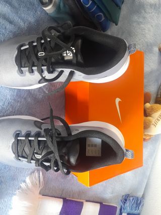 Zapatillas Nike Running Grises y Negras