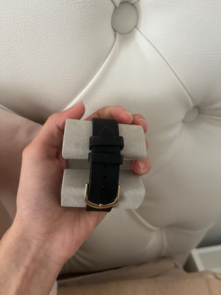 Reloj Guess Dorado y Negro