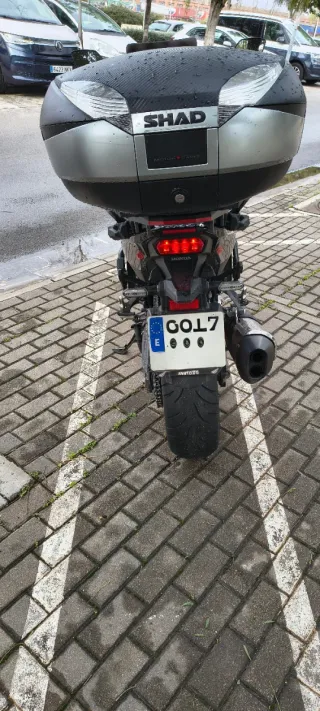 Honda NT 1100 Negra y Roja