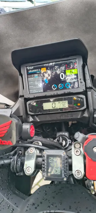 Honda NT 1100 Negra y Roja