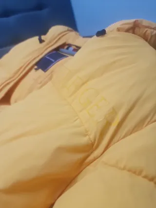 Abrigo Tommy Hilfiger Amarillo