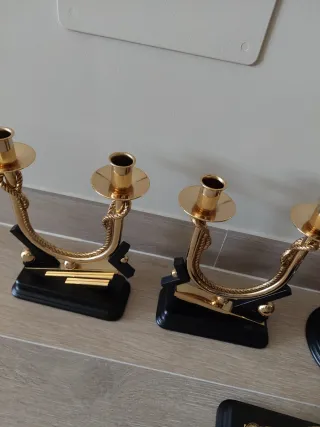 Juego Candelabros, Reloj, Lámpara y Sujetalibros