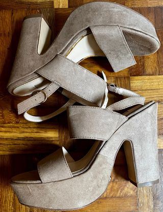 Sandalias beige tacón plataforma