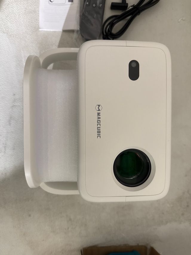 Mini proyector portátil MAGCUBIC cine en casa