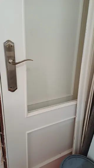 2 puertas de madera lacadas en blanco con premarco