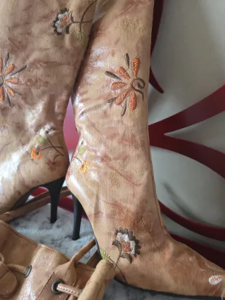 Botas y bolso estampado floral talla 38