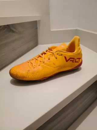 Botas de fútbol 7 naranja y rojas