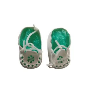 Zapatos flexibles nuevos para muñeca pequeña