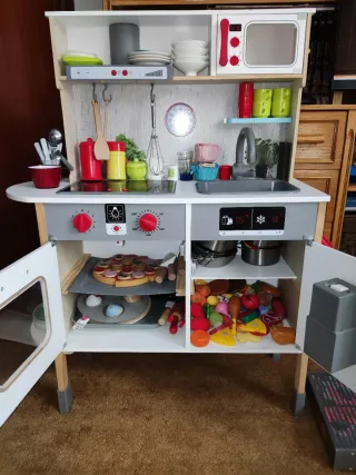 Cocina de juguete con accesorios