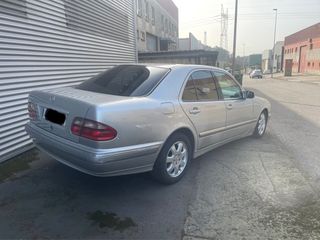 Mercedes-Benz Clase E 2001
