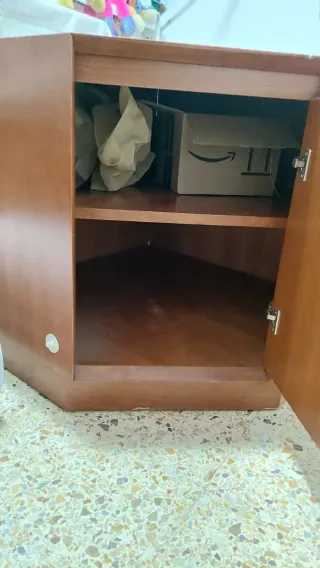 Rinconera de madera marrón