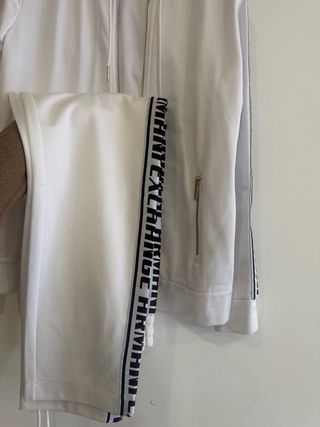 Chándal Armani Exchange comodo y elegante