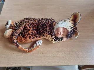 Muñeco bebé leopardo dormido. Anne Geddes