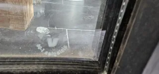 Ventana de aluminio negra