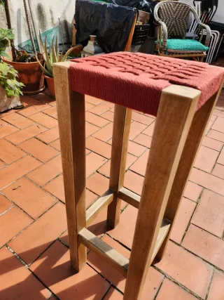 Taburete madera trenzado rojo