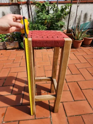 Taburete madera trenzado rojo