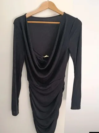 Set 2 vestiti, minigonna, maglia, trucchi