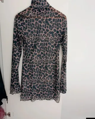 Set 2 vestiti, minigonna, maglia, trucchi