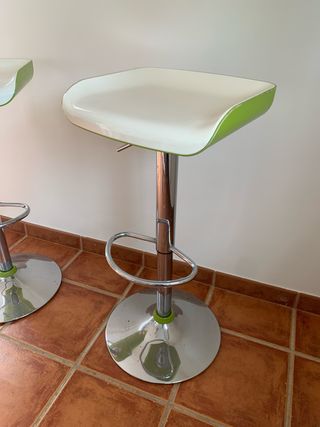 Taburetes Altos Cocina Cromados y Verdes
