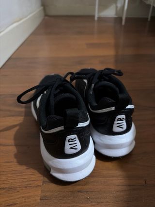 Zapatillas Nike Air Max Negras y Blancas