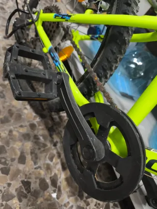 Bicicleta Rock Rider ST500 + casco