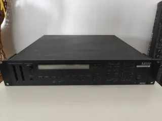 Sintetizador Korg M1R Rack