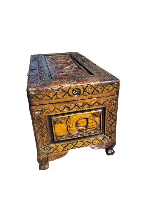 BAÚL DE MADERA TALLADO