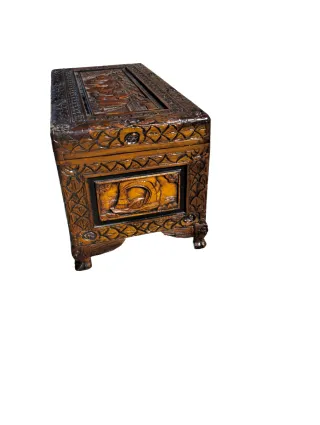 BAÚL DE MADERA TALLADO