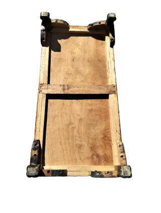 BAÚL DE MADERA TALLADO