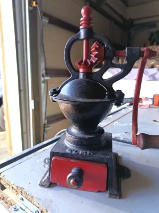 Molinillo de café antiguo