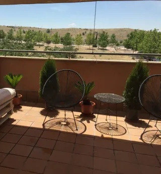 Conjunto 2 Sillas Acapulco y Mesa Negra