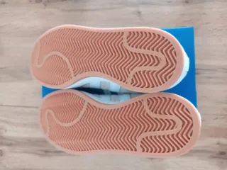 Zapatillas Adidas Campus 00s Beige y Blancas