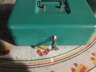 Cajas de caudales verde y plateada