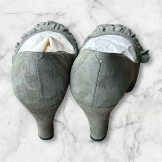 Zapatos Unisa grises con volantes