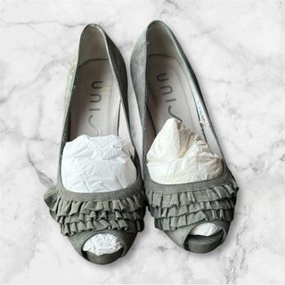 Zapatos Unisa grises con volantes