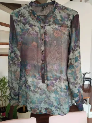 Blusa Mango floral manga larga