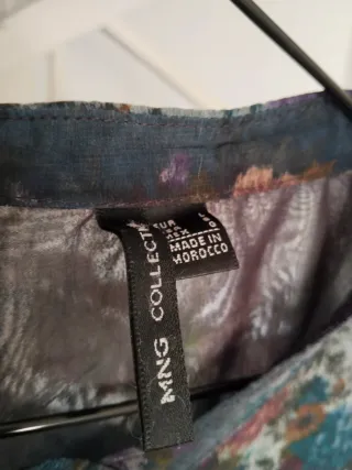 Blusa Mango floral manga larga