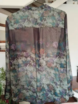 Blusa Mango floral manga larga