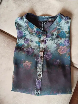 Blusa Mango floral manga larga
