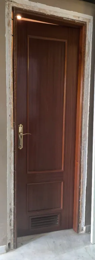 Puerta madera lacada 203x72,5x3,5cm