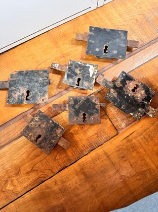 Cerraduras antiguas de metal