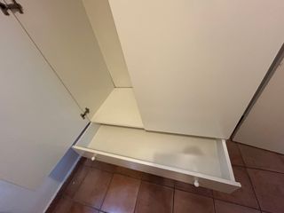 Armario blanco de madera