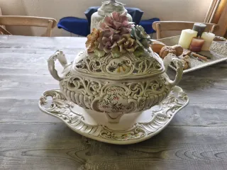 Sopera V. Bassano Porcelana Italiana Flores