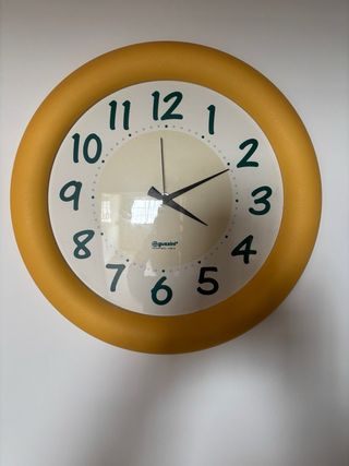 Reloj de cocina amarillo
