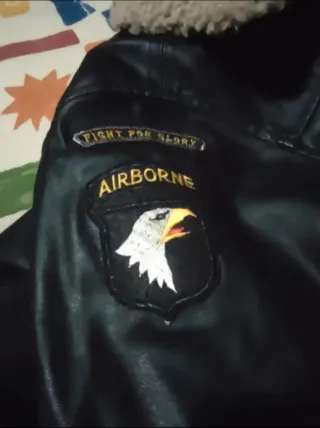 Cazadora Aviador Negra con Parches