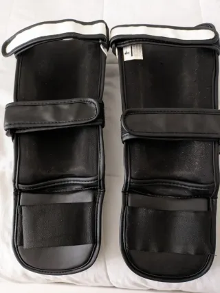 Espinilleras Leone Shock Talla S Negras.