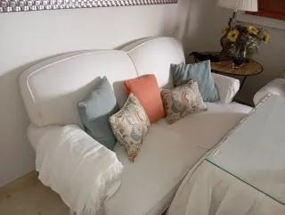 Sofás y sillón orejero de tela